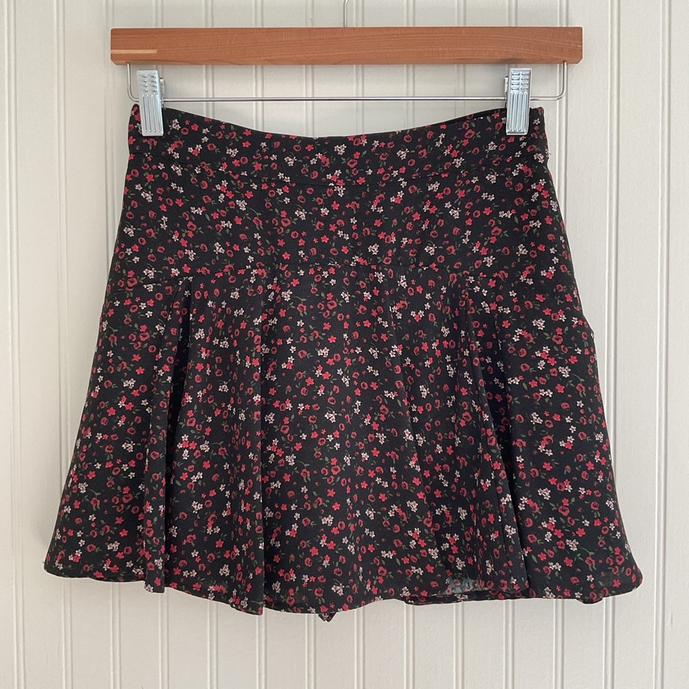 Zara Black Floral Ruffle Skort